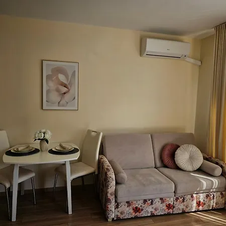 Near The Sea With Parking Apartment